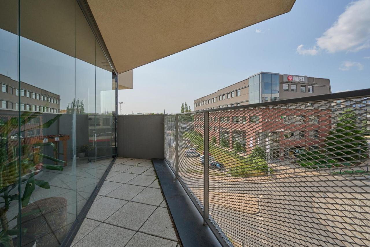 Spacious With Balcony Near The Slavic Hill By Renters Prestige