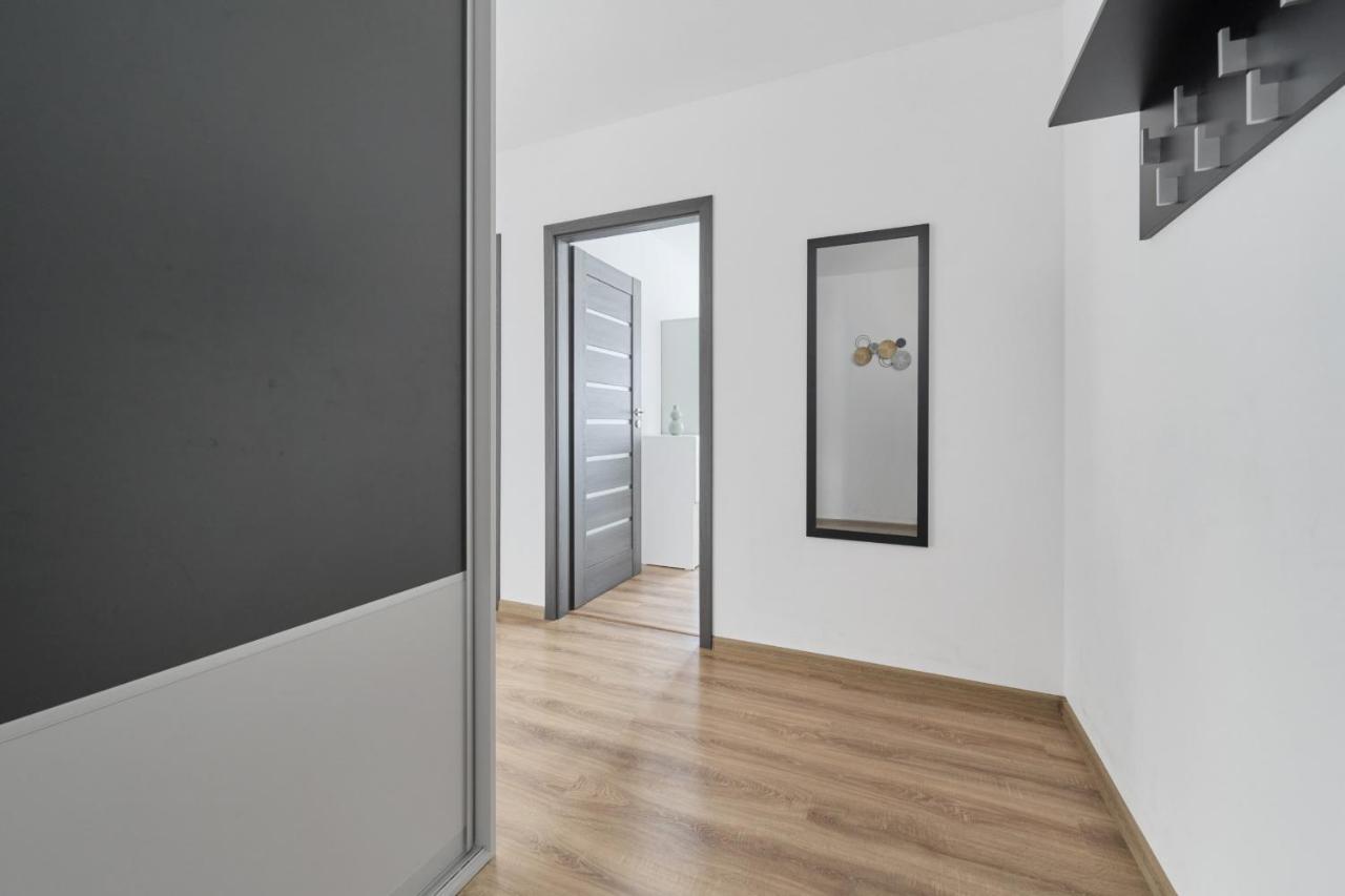 Apartment Spacious With Balcony Near The Slavic Hill By Renters Prestige Wroclaw