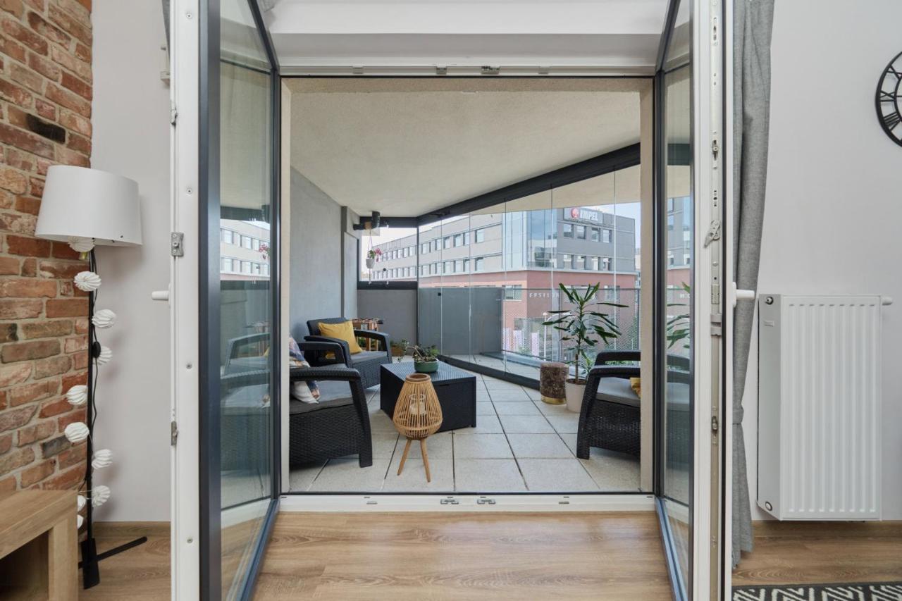 Spacious With Balcony Near The Slavic Hill By Renters Prestige *